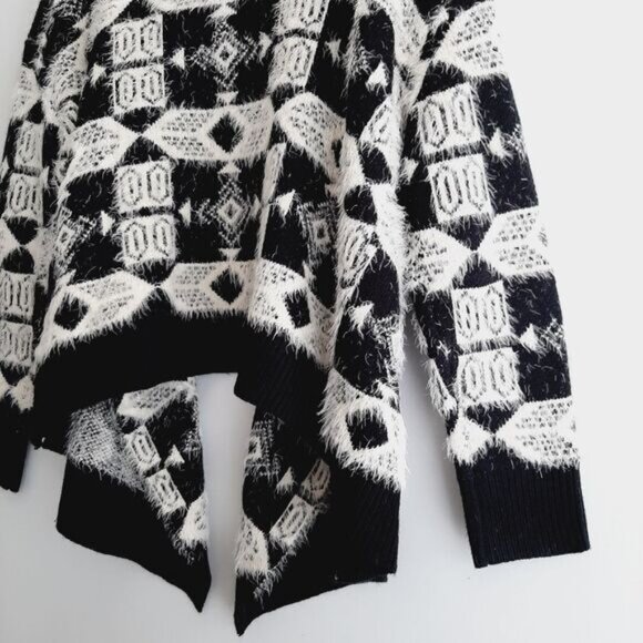 BESCA Wool Blend Fuzzy Open Front Cardigan Sweater B&W Tribal Geo Pattern Sz L - Picture 11 of 16